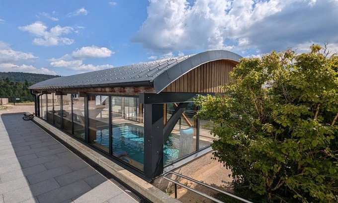 Le Val-d'Ajol Cottage | Gîte avec piscine chauffée, spa et vue sur la vallée