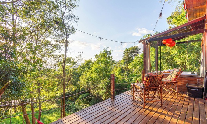 Tres Coroas Chalet De Ski | Cottage with Hot Tub Near Buddhist Temple