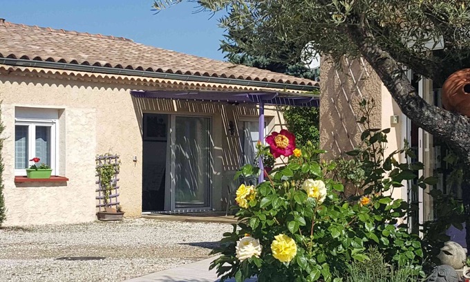 Saint-Remeze Cottage | Gîte 4 *, avec piscine chauffée , sauna, espace fitness, pergola, sud Ardèche