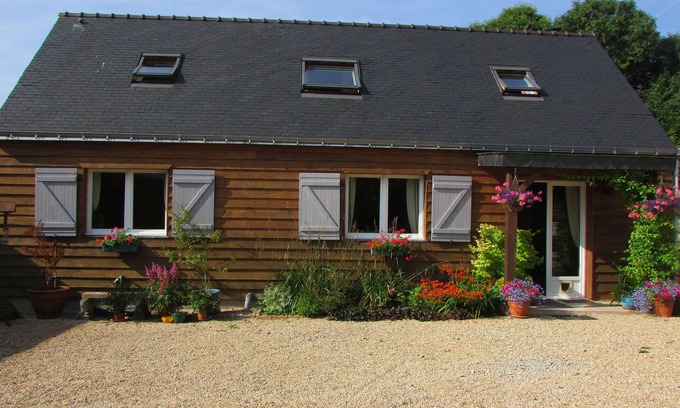 Plouray Maison | Cottage avec piscine à Plouray, entre Pontivy et Rostrenen, Morbihan, Bretagne