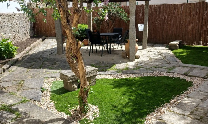 La Adrada Maison | Cottage with private garden, air conditioning and barbecue. Pets are allowed.