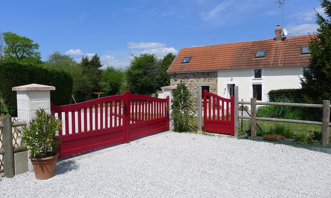Vesly Cottage | Belle maison individuelle avec jardin privé, piscine, terrain de tennis sur gazon près de la plage