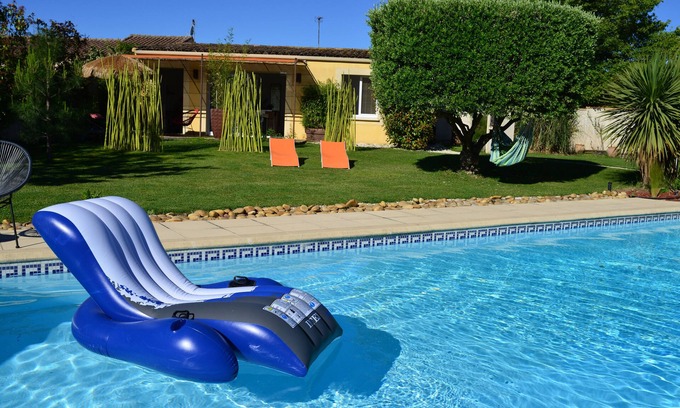 Bouillargues Cottage | gite ZEN 2 personnes dans village pres de Nimes climatisation piscine jardin