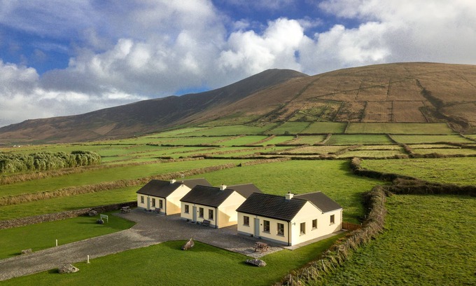 Ballyferriter Cottage | Self catering cottages located on tip of scenic Dingle Peninsula
