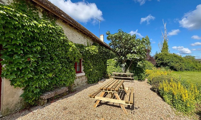 Migne Cottage | Gîtes avec piscine partagée dans la Brenne, proche sites historiques