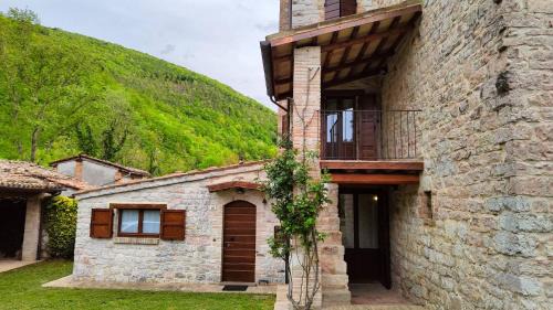Frontone Maison | Cottege in Pietra sul Fiume