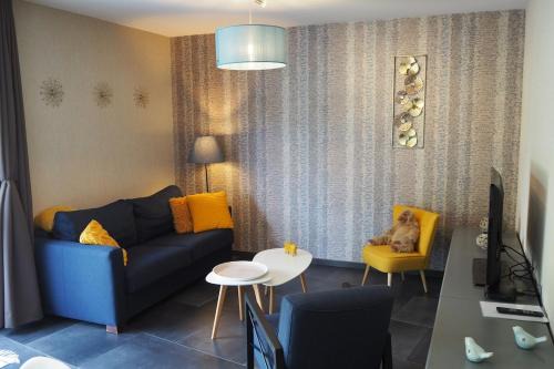 Anhee Maison | Couette et fourchette-Gite-Jacuzzi et jardin à Maredsous