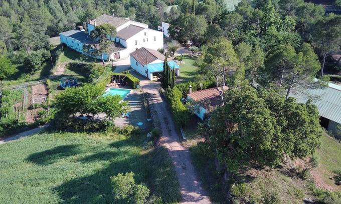 Sant Salvador de Guardiola Appartement | Country House 'Set Rengs 2' with Lake View, Shared Pool and Wi-Fi