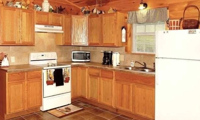 Newport Cabine | Country - 2 Bedrooms, 1 Baths, Sleeps 6 Cabin by RedAwning