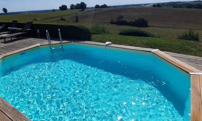 La Salvetat-Belmontet Maison | Gîte à la campagne avec piscine et spa rien que pour vous.