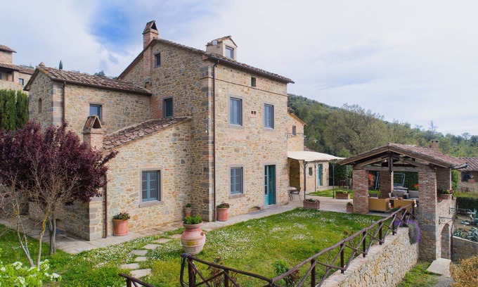 Ossaia Maison | Maison de vacances pittoresque avec piscine