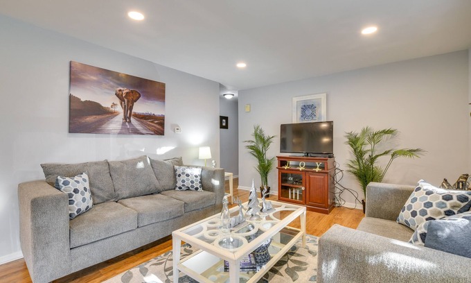 Country Club Hills Maison | Country Club Hills Home: Walk to Rec Center!