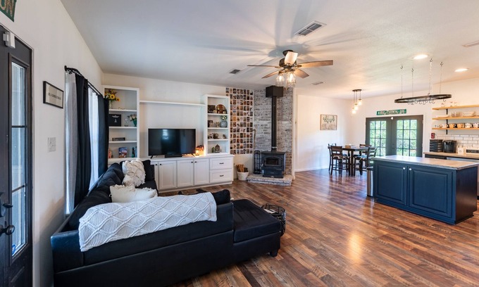 Hico Maison | Country Comfort with a Fireplace