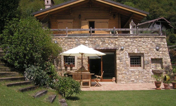 Ranzanico Maison | Country cottage, stone cottage on garden with lake view, apartment.