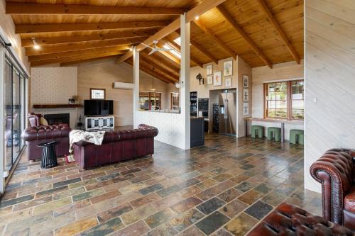 Bridge Creek Maison | Country Escape - 3BR Home with Panoramic Views