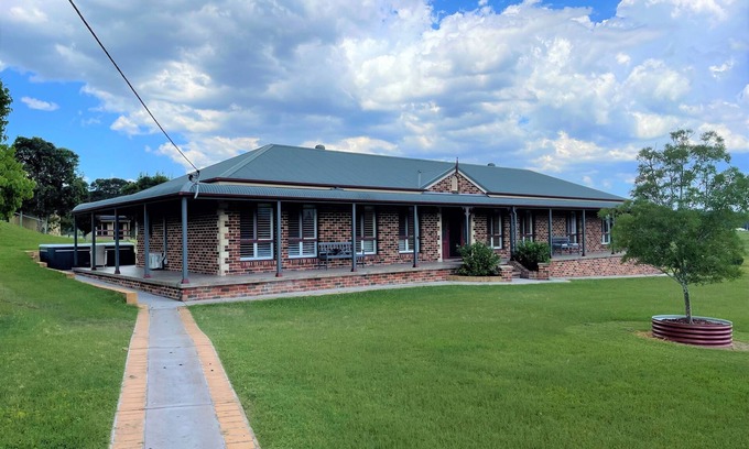 Millfield Maison | Country Escape with Hunter Valley Wine/Dine within minutes, PLUS a Spa!