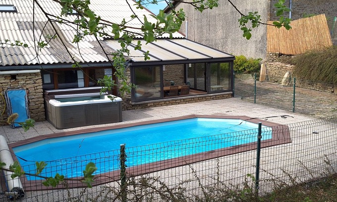 Fosse Maison | gite à la campagne avec grand jardin, piscine chauffée l'été et SPA