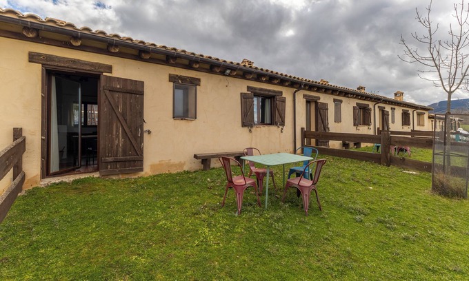 Cerezo de Abajo Maison | Maison de campagne "Perro" avec vue sur les montagnes, jardin privé et Wi-Fi