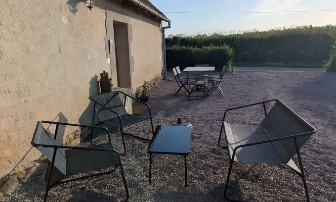 Bourbon-l'Archambault Maison | Country House 'Gîte de la Marquaterie' with Private Garden and Wi-Fi