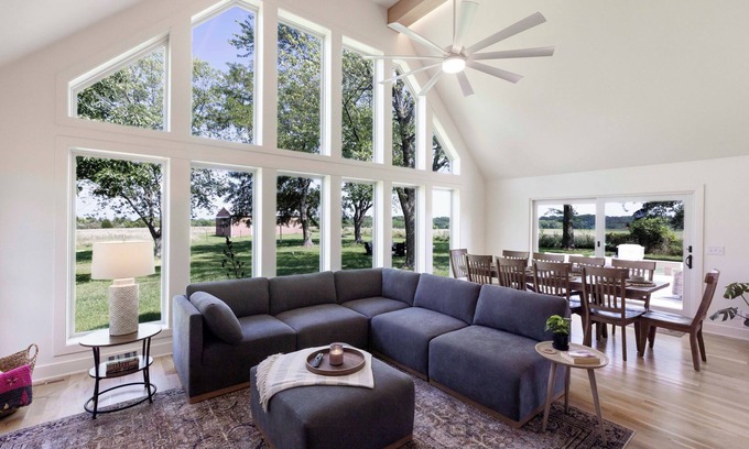 Wea Maison | Country Hilltop Retreat on 9.5 Acres Near KC & Overland Park Sleeps 10