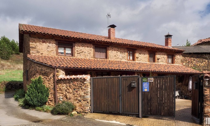 Benllera Maison | Maison de campagne "Entre Valles" avec vue sur les montagnes, terrasse privée et Wi-Fi
