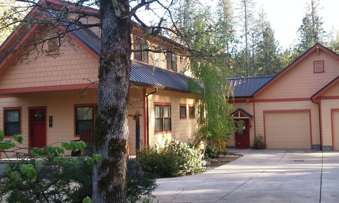 Eugene Maison | Country Home for 2020 Track Events