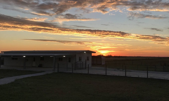 Robstown Lit Et Petit-Déjeuner | Country Home - with 10 Acres - Private Pond - RV - Event Venue - Horses Welcome