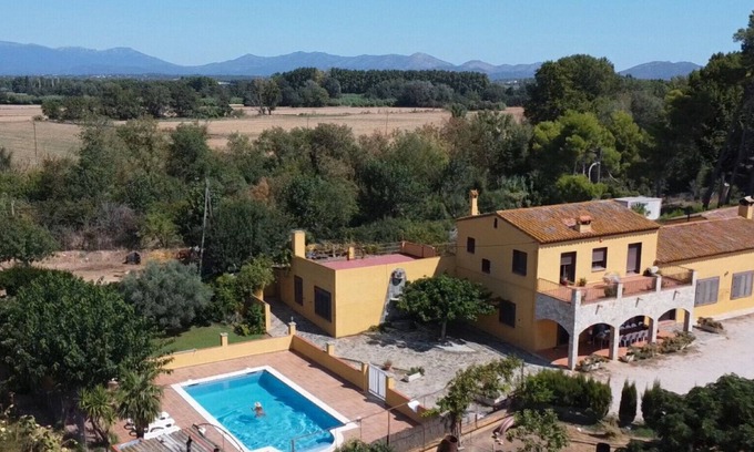 Perelada Maison | Maison de campagne 'Les Cabretes Vilanova De La Muga' avec vue sur la montagne