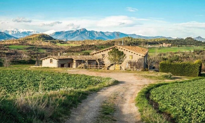 Casserres Maison | Country House 'Cal Torrentí' with Mountain View, Private Pool and Wi-Fi