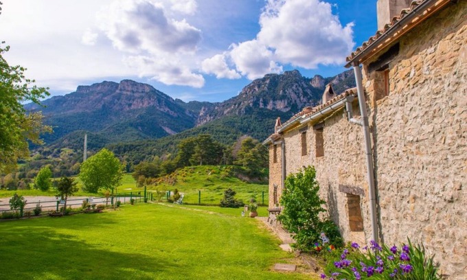 Capolat Maison | Maison de campagne 'Can Caubet I' avec vue sur les montagnes, piscine partagée et Wi-Fi