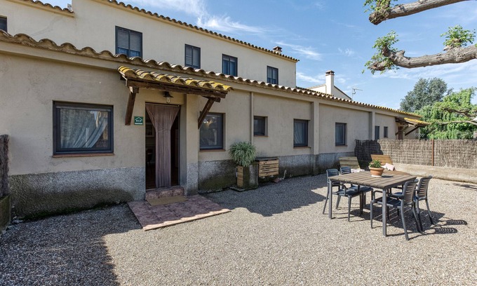 Fonalleras Maison | Country House 'Can Planas 1' with Shared Pool, Wi-Fi and Air Conditioning