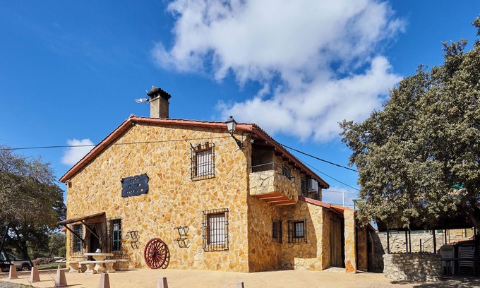 Montillana Maison | Maison de campagne "Casa El Tío Patricio" avec vue sur le lac, piscine privée et Wi-Fi