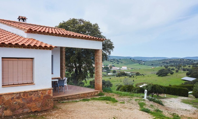Aldeaquemada Maison | Maison de campagne 'Casa Las Niñas' avec vue sur les montagnes, piscine partagée et climatisation