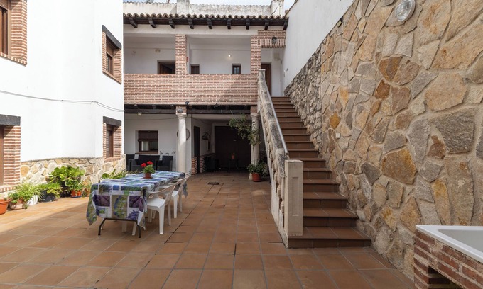 Valdelaguna Maison | Maison de campagne "Casa Rural La Abubilla" avec vue sur la montagne, terrasse privée et Wi-Fi