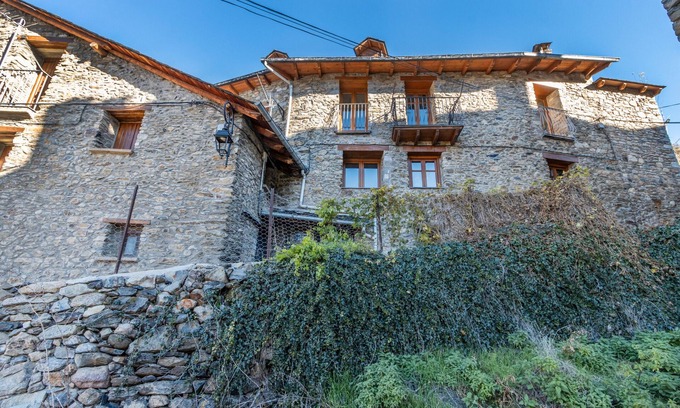 Durro Maison | Maison de campagne "Casa Garbot" avec vue sur la montagne et jardin privé