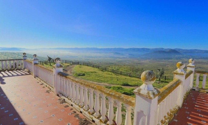Guadalcanal Maison | Country House 'Cortijo Los Tomillares' with Mountain View, Wi-Fi and Air Conditioning