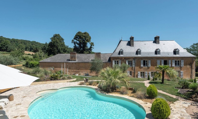 Anoye Villa | Maison de campagne 'Des Salettes' avec piscine privée, terrasse privée et Wi-Fi
