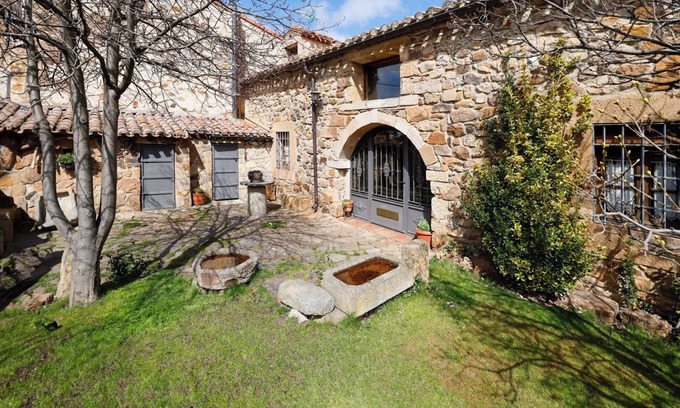 Almajano Maison | Maison de campagne "El Molino Del Pepe" avec terrasse privée, jardin privé et Wi-Fi