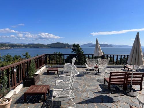 Namhae Maison | Country House Exclamation Mark & Comma