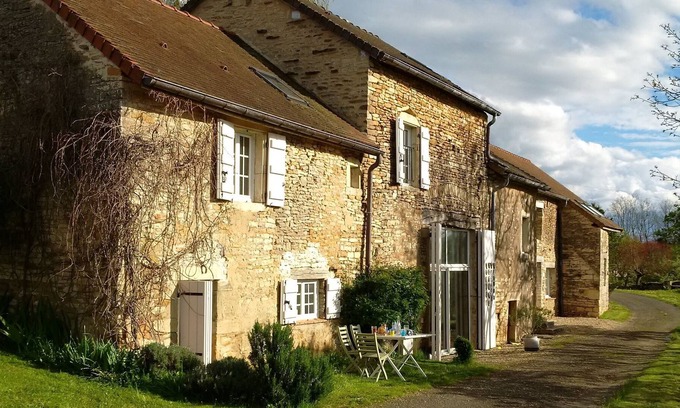 Bresse-sur-Grosne Maison | Maison de Campagne en pierre avec vue et au calme - 6 couchages - Proche Cluny