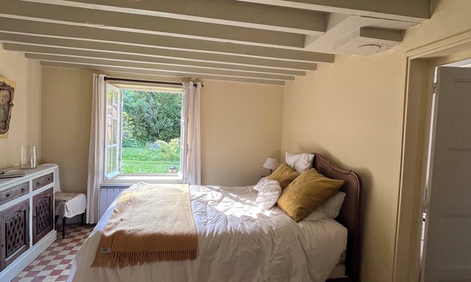 Saint-Aquilin-de-Pacy Maison | Country house in the heart of a forest offering peace and quiet, 50 minutes from Paris