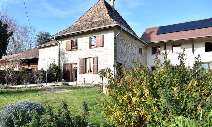 Gillonnay Maison | Maison de campagne "Gîte La Petite Dauphinoise" avec terrasse privée, jardin partagé et Wi-Fi