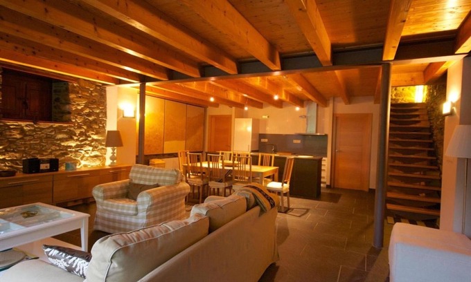 Tavascan Maison | Country House 'Guillem Completa' with Lake View, Wi-Fi and Air Conditioning