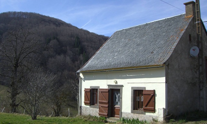 Valbeleix Maison | Maison de campagne dans une vallée à 12 km de BESSE. PROMO du 24 au 31 août