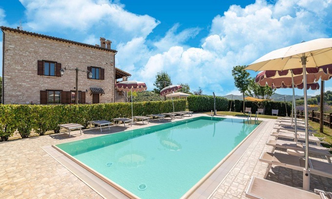 Cagli Appartement | Grand appartement dans une ferme avec 2 piscines