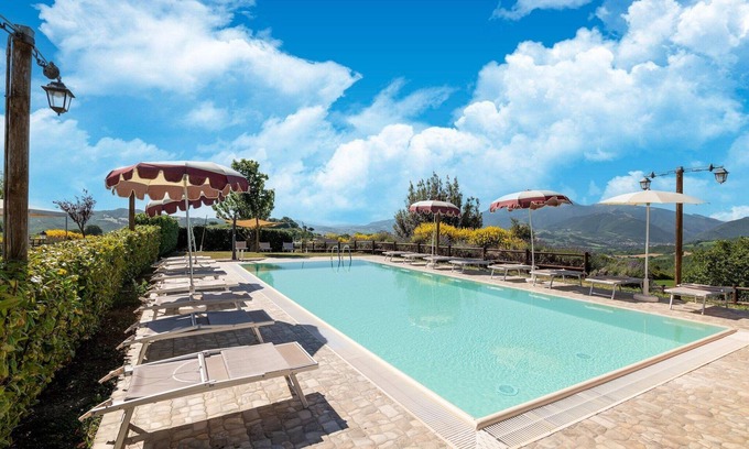Cagli Appartement | Grand appartement dans une ferme avec 2 piscines