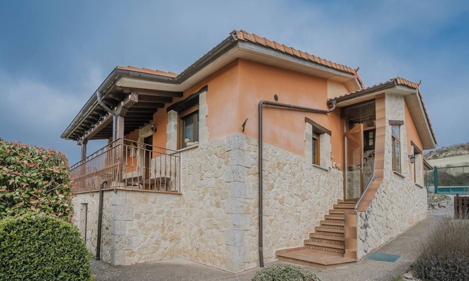 Orbaneja Riopico Maison | Maison de campagne "La Cardeñuela" avec vue sur les montagnes, terrasse privée et Wi-Fi