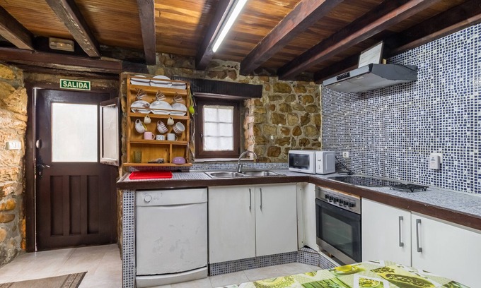 Selaya Maison | Country House 'La Casa De La Pradera' with Mountain View, Private Terrace and Private Garden