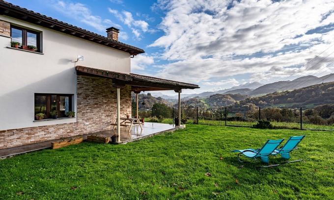 Soto de Cangas Maison | Maison de campagne "La Tachuela" avec vue sur les montagnes, jardin privé et Wi-Fi