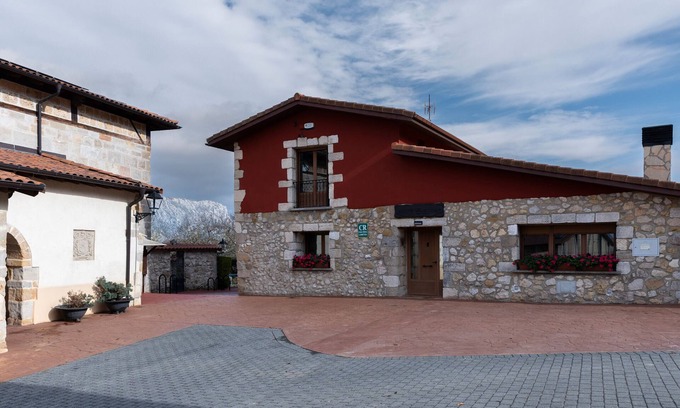 Asparrena Maison | Maison de campagne "Legaire Etxea" avec vue sur les montagnes, jardin privé et Wi-Fi